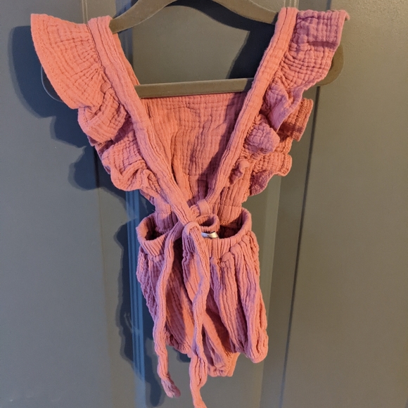 Shiloh Ruffle Back Romper - Picture 5 of 5